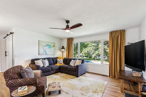 532 Queensland Circle Se, Calgary, AB 