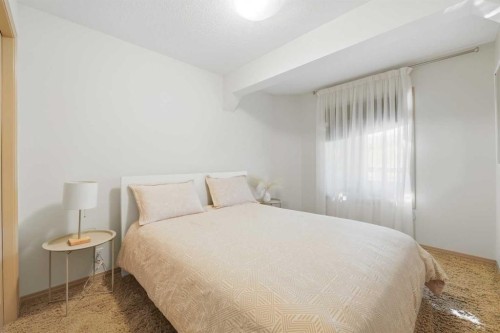 212 Everglade Circle Sw, Calgary, AB 