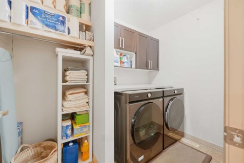 212 Everglade Circle Sw, Calgary, AB 