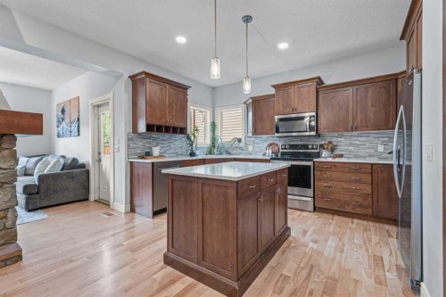 295 Aspen Hills Close Sw, Calgary, AB 