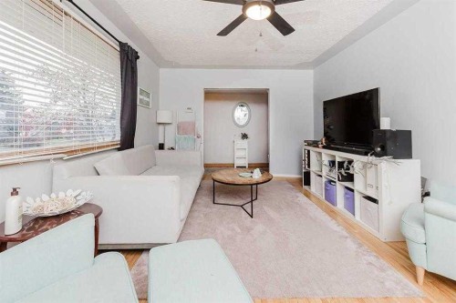 3927 40A Avenue, Red Deer, AB 