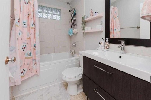 3927 40A Avenue, Red Deer, AB 