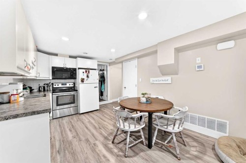 3927 40A Avenue, Red Deer, AB 