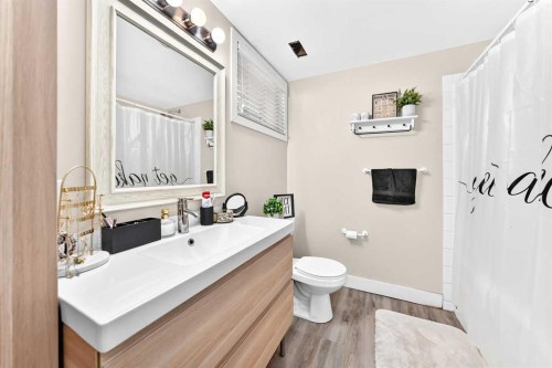 3927 40A Avenue, Red Deer, AB 