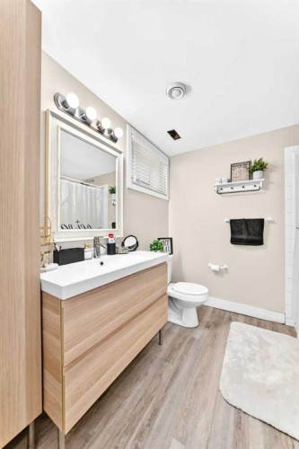 3927 40A Avenue, Red Deer, AB 