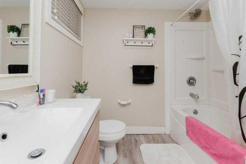 3927 40A Avenue, Red Deer, AB 