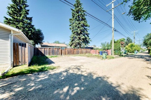 3927 40A Avenue, Red Deer, AB 