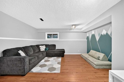 124 Shawinigan Way Sw, Calgary, AB 