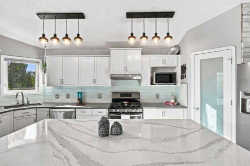 184 Cove Crescent, Chestermere, AB 