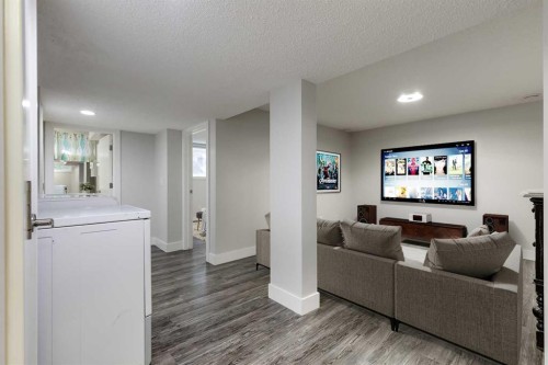 3216 15 Street Nw, Calgary, AB 