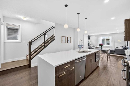 4656 82 Street Nw, Calgary, AB 