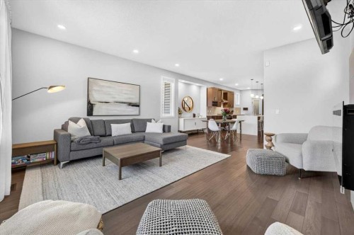 4656 82 Street Nw, Calgary, AB 