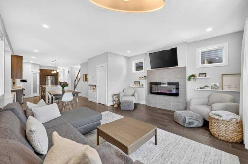 4656 82 Street Nw, Calgary, AB 