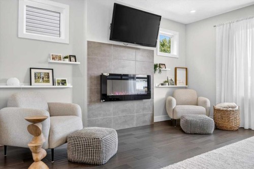 4656 82 Street Nw, Calgary, AB 