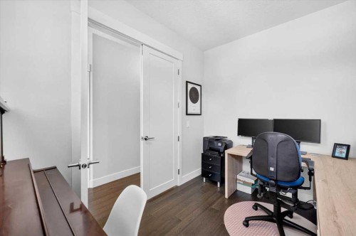 4656 82 Street Nw, Calgary, AB 