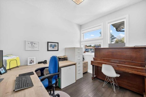 4656 82 Street Nw, Calgary, AB 