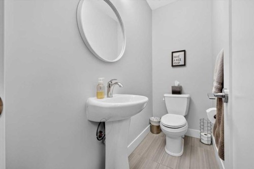 4656 82 Street Nw, Calgary, AB 