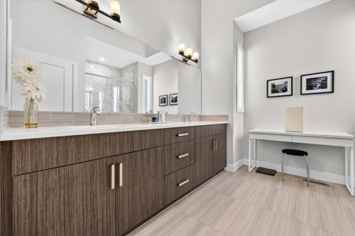 4656 82 Street Nw, Calgary, AB 