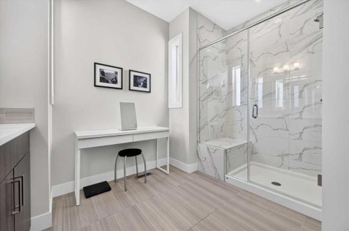 4656 82 Street Nw, Calgary, AB 
