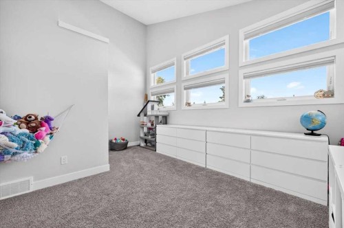 4656 82 Street Nw, Calgary, AB 