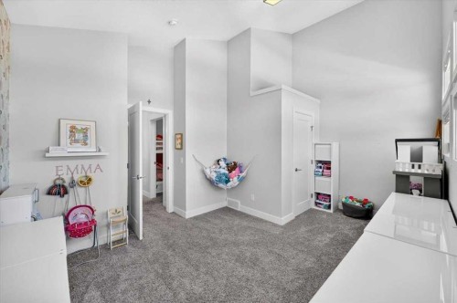 4656 82 Street Nw, Calgary, AB 