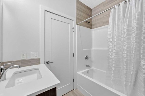 4656 82 Street Nw, Calgary, AB 