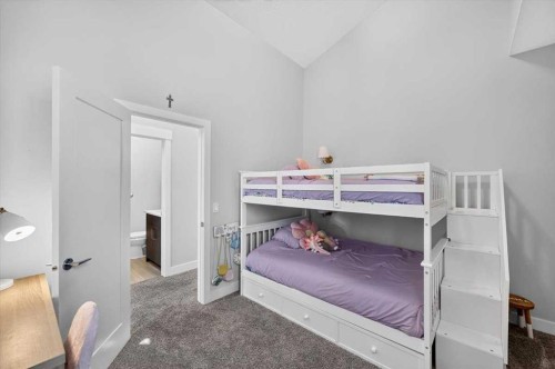 4656 82 Street Nw, Calgary, AB 