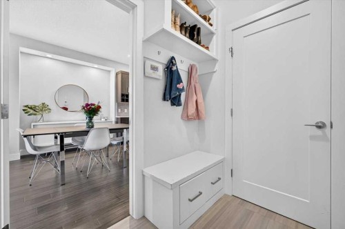 4656 82 Street Nw, Calgary, AB 