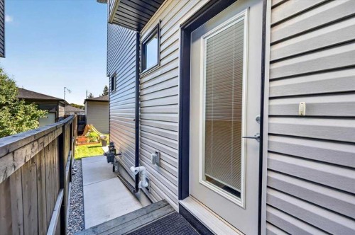4656 82 Street Nw, Calgary, AB 