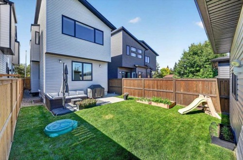 4656 82 Street Nw, Calgary, AB 