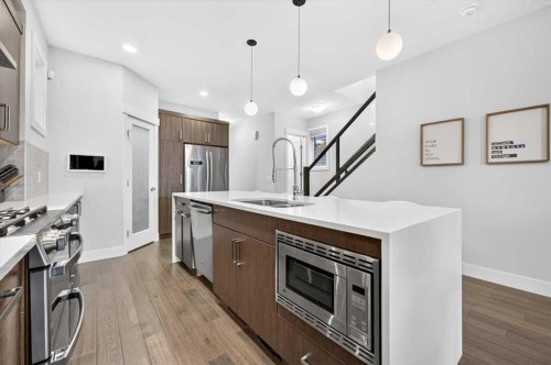 4656 82 Street Nw, Calgary, AB 