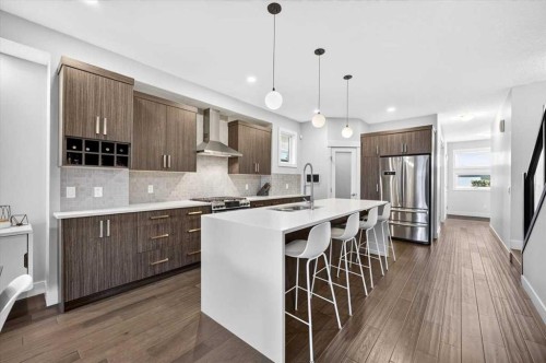 4656 82 Street Nw, Calgary, AB 