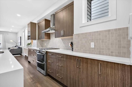 4656 82 Street Nw, Calgary, AB 