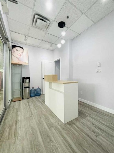 1623 Centre Street Nw, Calgary, AB 