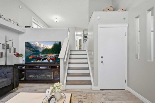 22 Anaheim Bay Ne, Calgary, AB 