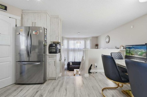 22 Anaheim Bay Ne, Calgary, AB 