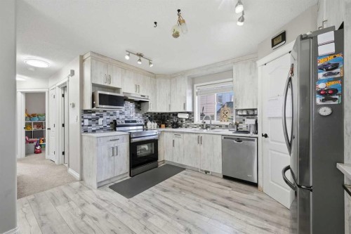 22 Anaheim Bay Ne, Calgary, AB 