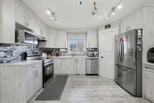 22 Anaheim Bay Ne, Calgary, AB 