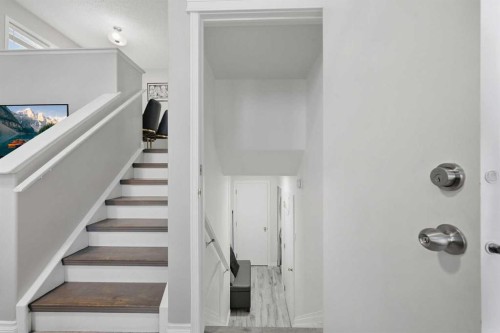 22 Anaheim Bay Ne, Calgary, AB 