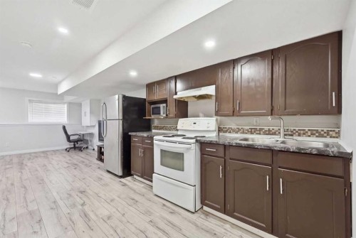 22 Anaheim Bay Ne, Calgary, AB 