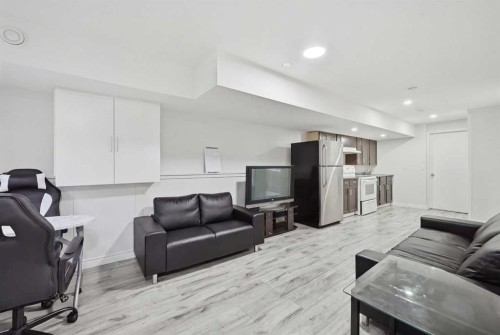 22 Anaheim Bay Ne, Calgary, AB 