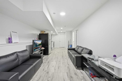 22 Anaheim Bay Ne, Calgary, AB 