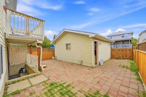 22 Anaheim Bay Ne, Calgary, AB 
