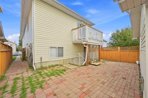 22 Anaheim Bay Ne, Calgary, AB 