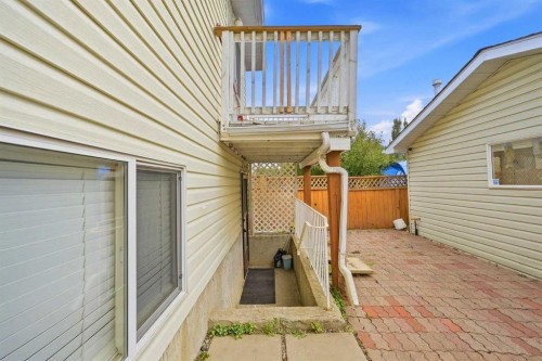 22 Anaheim Bay Ne, Calgary, AB 