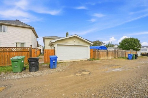 22 Anaheim Bay Ne, Calgary, AB 