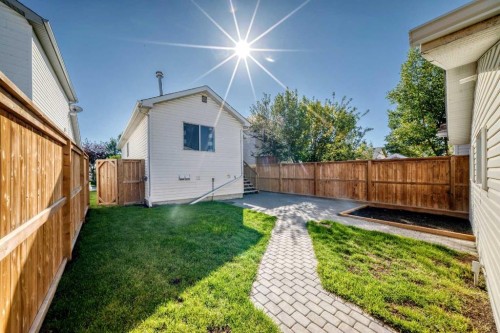 53 Mt Aberdeen Circle Se, Calgary, AB 