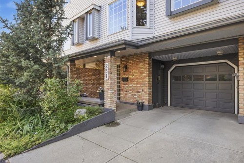 251-4037 42 Street Nw, Calgary, AB 