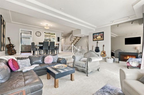 251-4037 42 Street Nw, Calgary, AB 