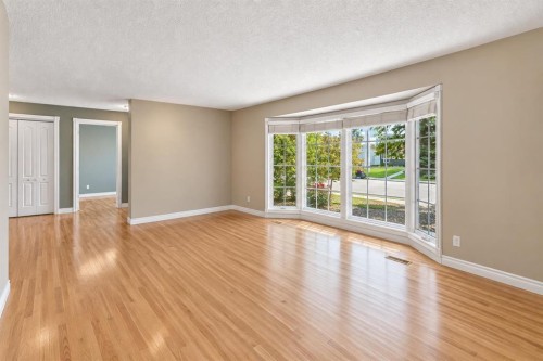 856 Lake Twintree Crescent Se, Calgary, AB 